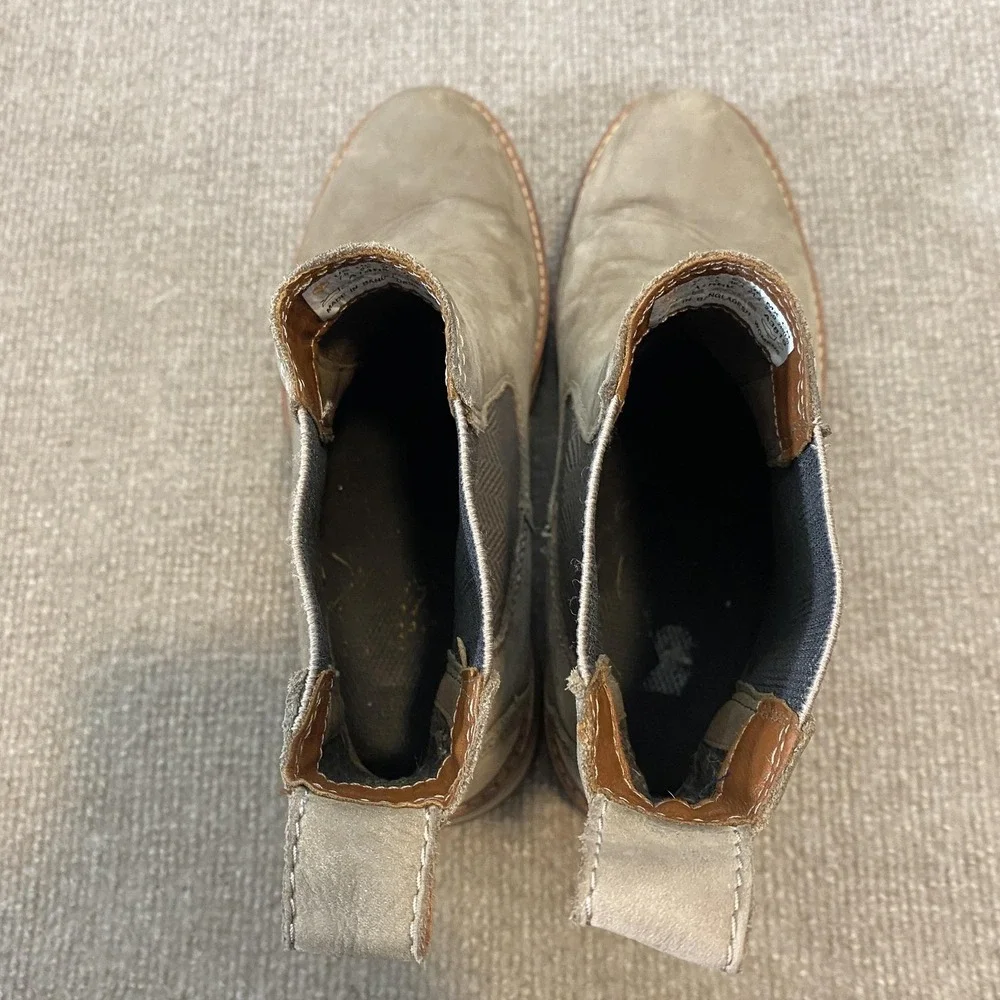 Timberland Chelsea Boots Womens Size 7.5 Tan Nubuck Ankle Lug Sole A1RRK